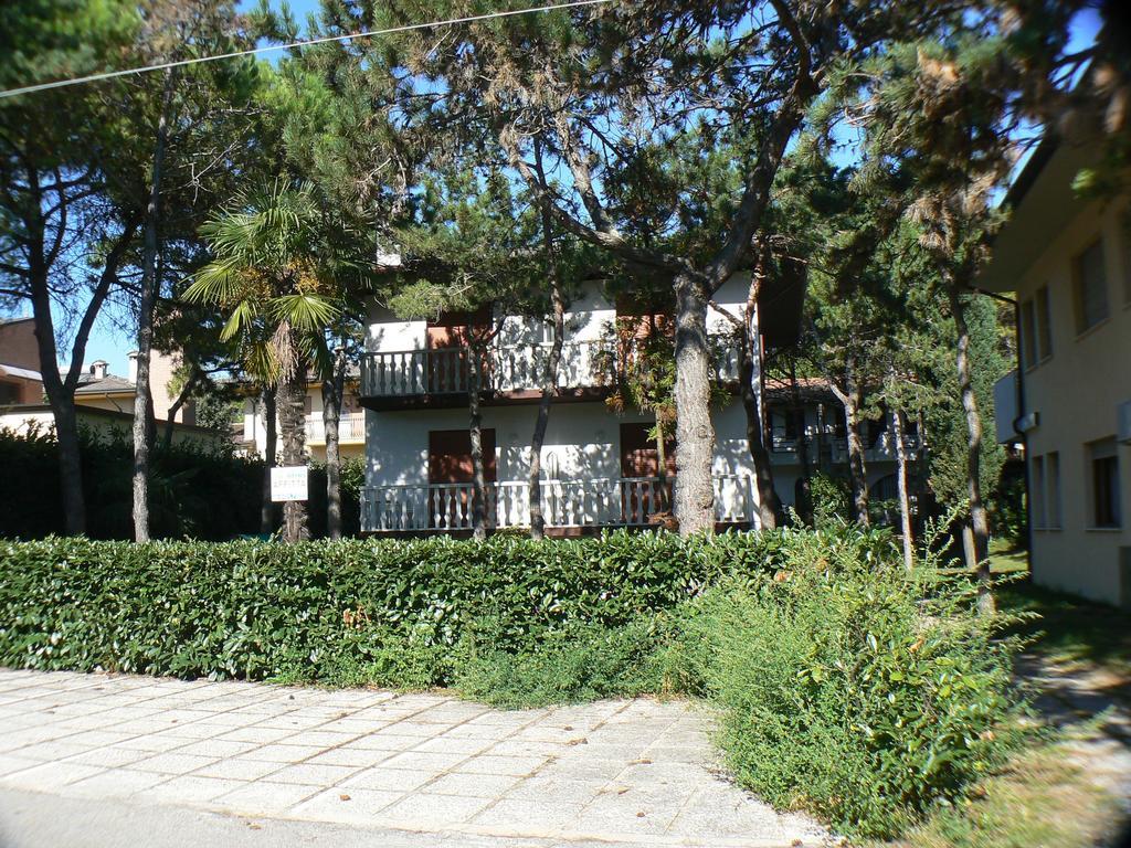 Villa Rosy Lignano Sabbiadoro Eksteriør bilde